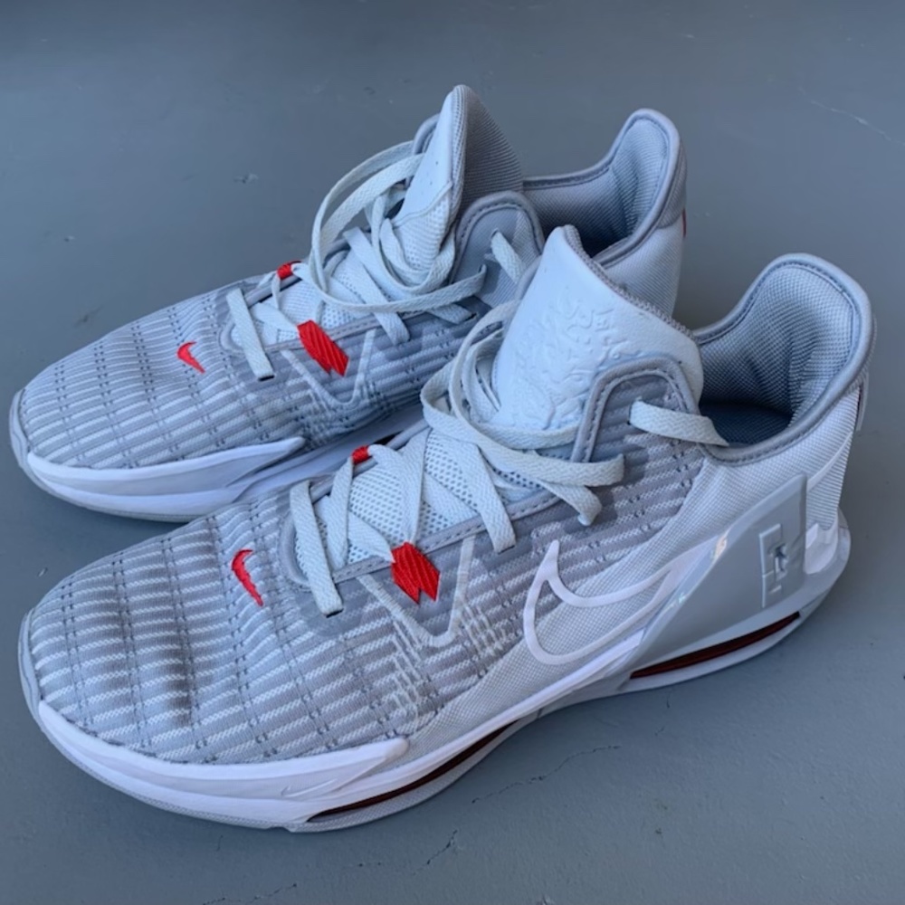 Nike Unisex Grey LeBron Witness 6 Basketball Shoes